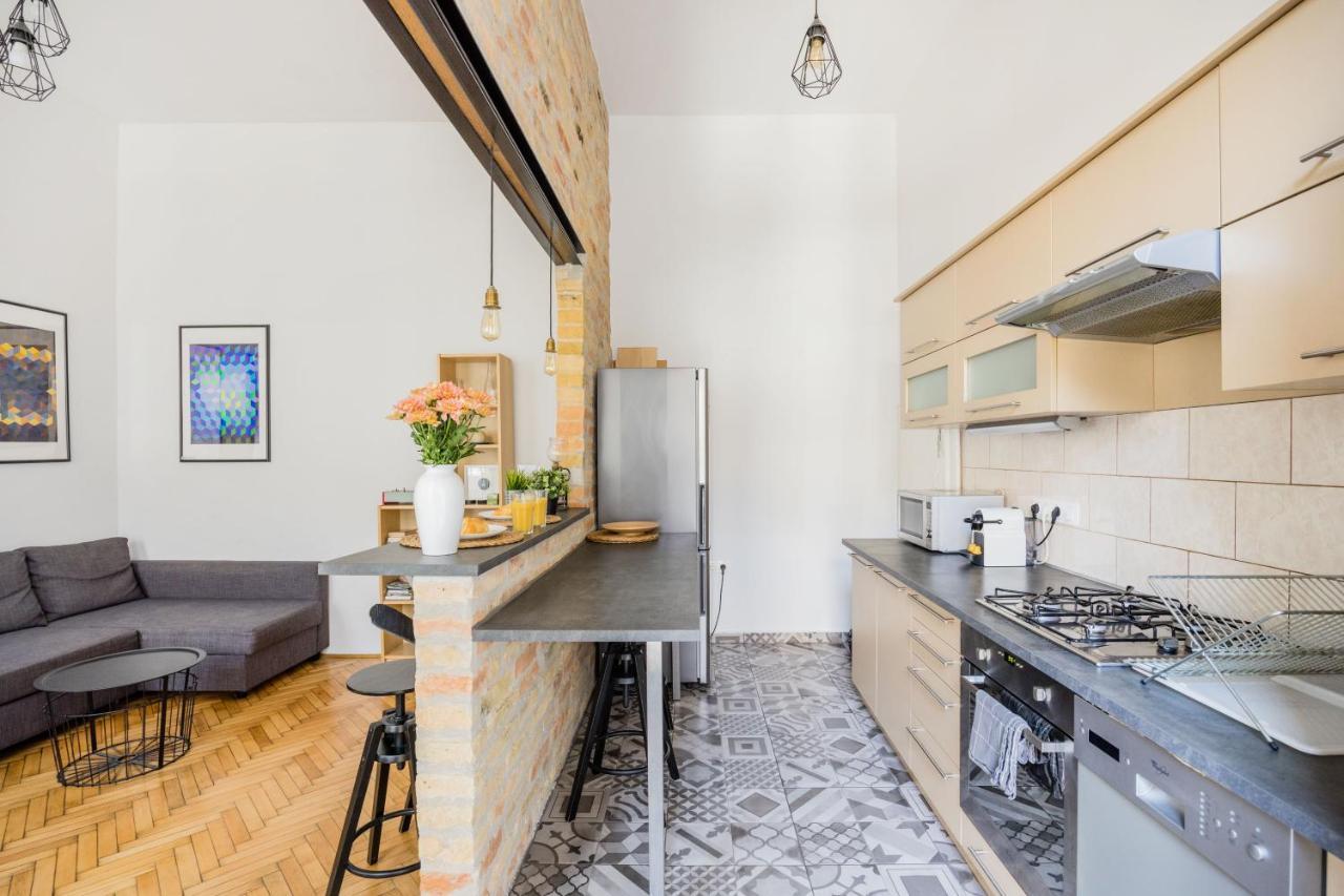 Live Like A Local At The Rustic Hockey Hut Appartement Boedapest Buitenkant foto