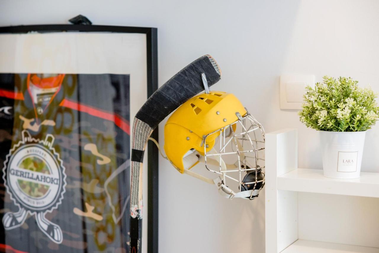 Live Like A Local At The Rustic Hockey Hut Appartement Boedapest Buitenkant foto