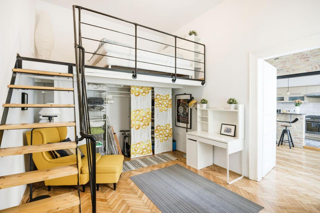 Live Like A Local At The Rustic Hockey Hut Appartement Boedapest Buitenkant foto
